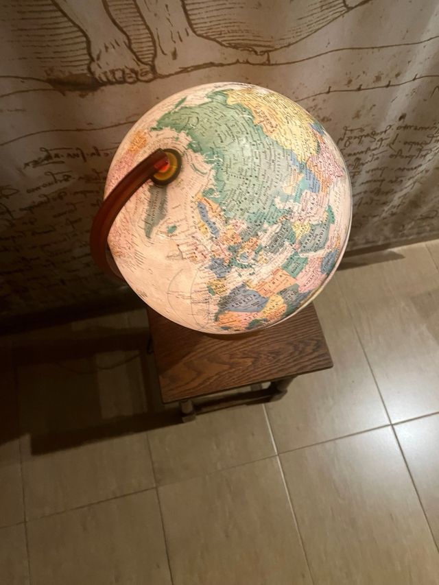 Globo Terraqueo Iluminado