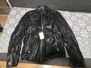 Chaqueta de cuero tallas M,L,S precio 50 a 100€