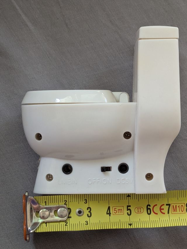 Altavoz con forma de W.C.