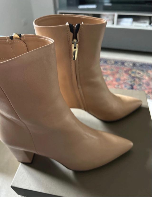 Stivaletti punta nudo con tacco