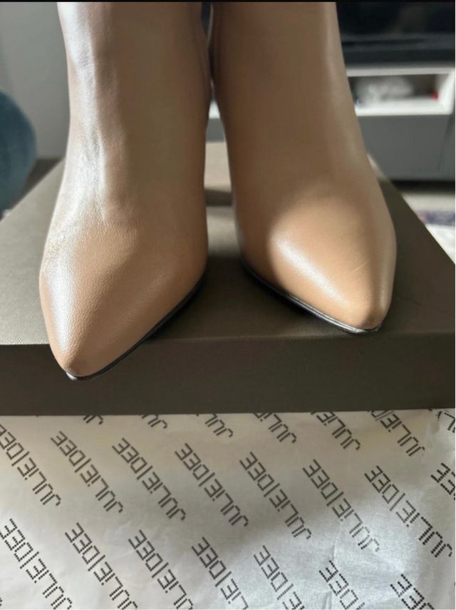 Stivaletti punta nudo con tacco