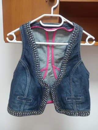 Chaleco vaquero con tachuelas