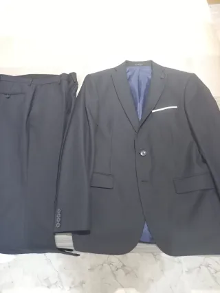 Traje Zara Talla 42 y Camisa Zara Talla M