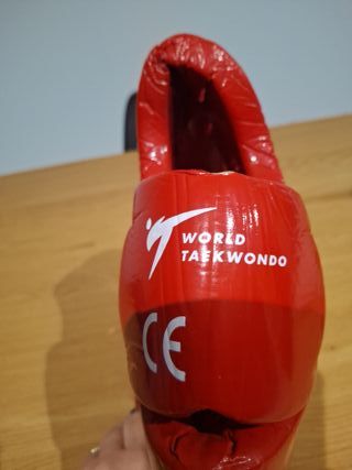 Casco Taekwondo/Kárate Daedo Rojo talla M