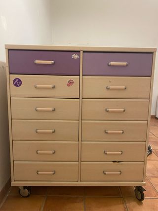 Cassettiera a 12 cassetti beige e viola