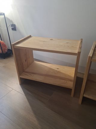 Due tavoli in legno