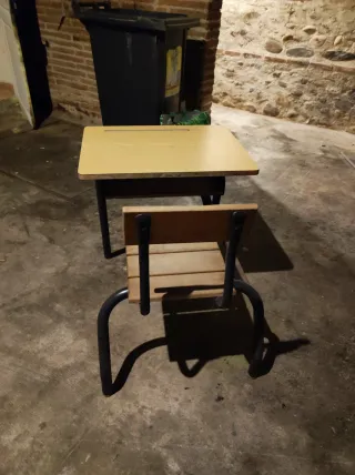 Escritorio escolar vintage.