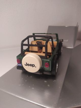 Coche Solido Jeep Wrangler California 1/18