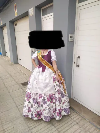 Vestidos de fallera beige y rosa
Regalo cancán
