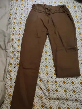 Pantalones marrones de cintura alta