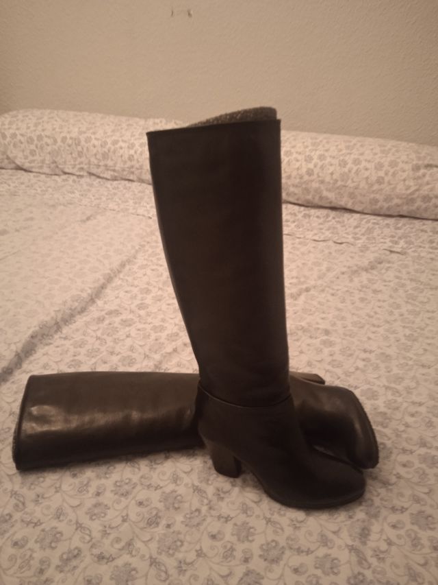 Bota piel alta con tacón y  negra