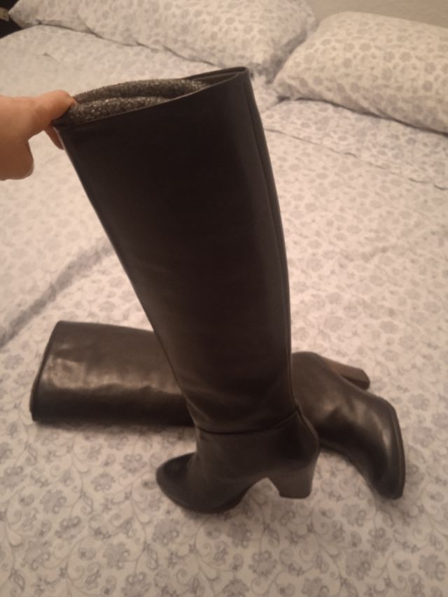 Bota piel alta con tacón y  negra