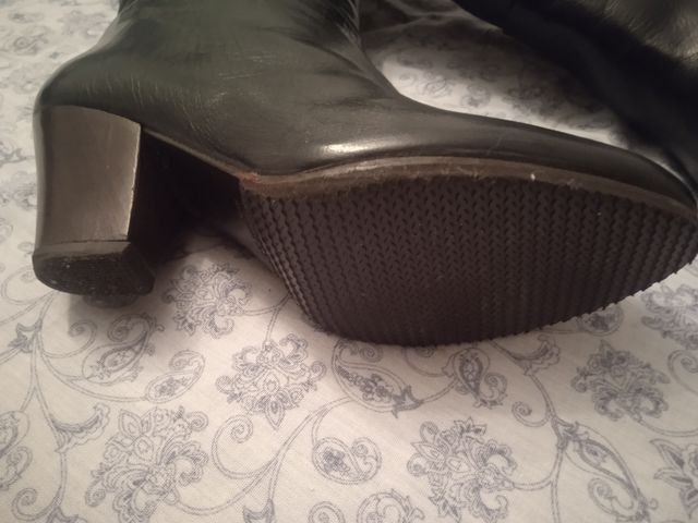 Bota piel alta con tacón y  negra