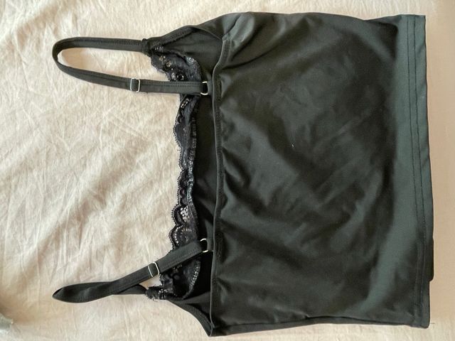 Top corto tirantes encaje negro