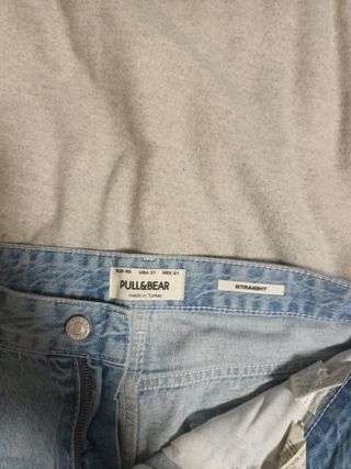 Pantalones vaqueros cortos rotos