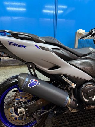 Yamaha T-Max 560 Nardo Grey