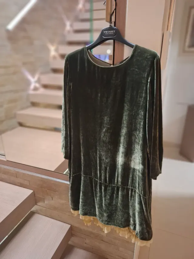 Abito Twin Set velluto verde con pizzo. 