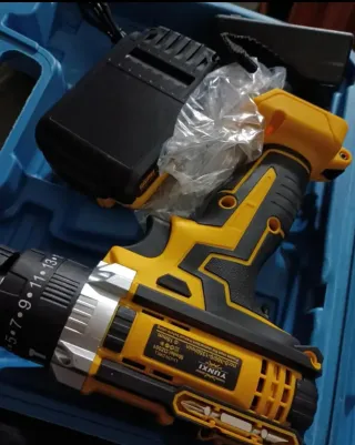 Taladro Atornillador con 2 Baterías y Cargador