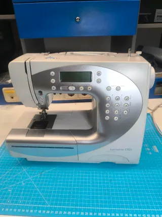 Máquina de coser Bernette E92c