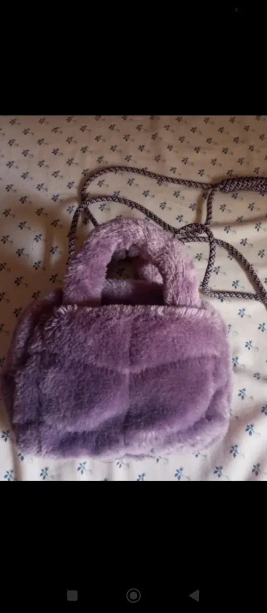 Bolso peluche Parfois morado