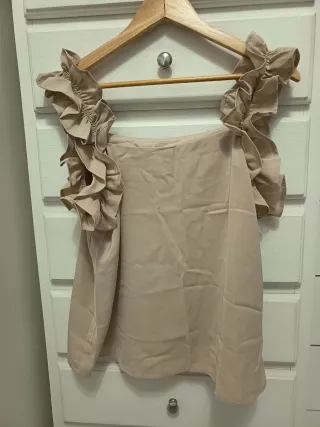 Blusa Beige con Volantes