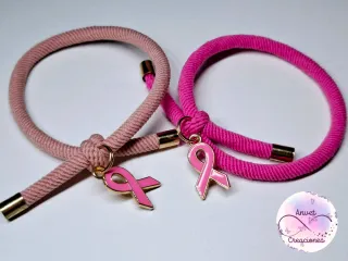 Pulsera solidaria cáncer lazo rosa artesanal