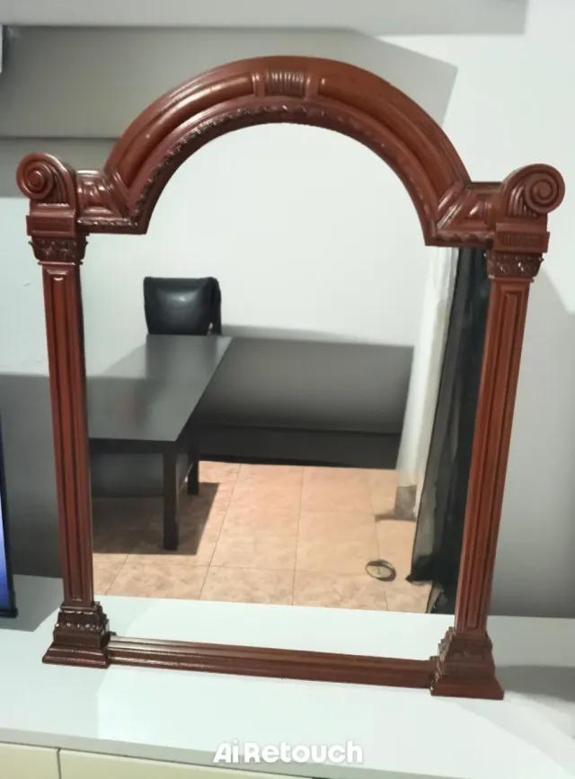 Espejo antiguo de madera con marco tallado