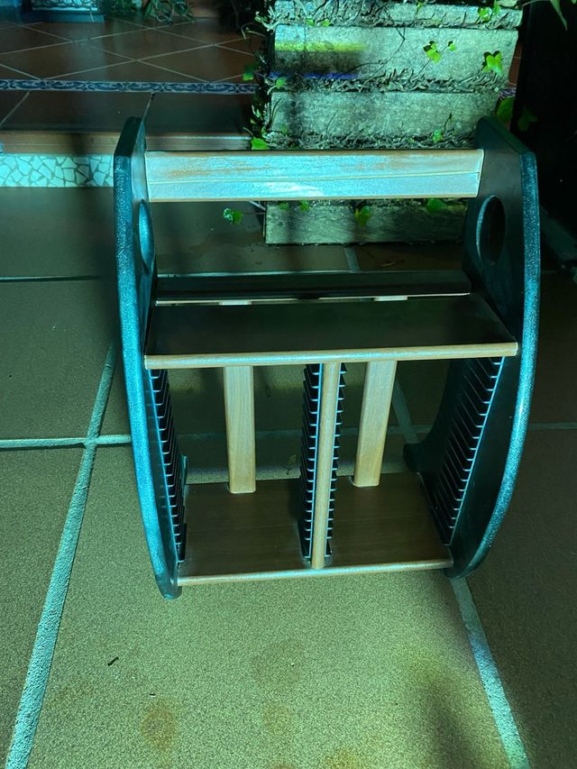 Porta CD de madera y metal