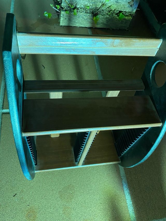 Porta CD de madera y metal