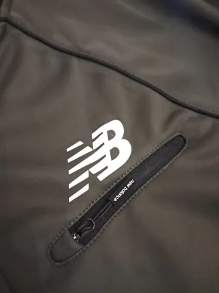 Chaqueta New Balance Verde Oliva