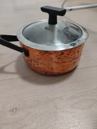 Pentola in rame e coperchio in vetro x piano a gas