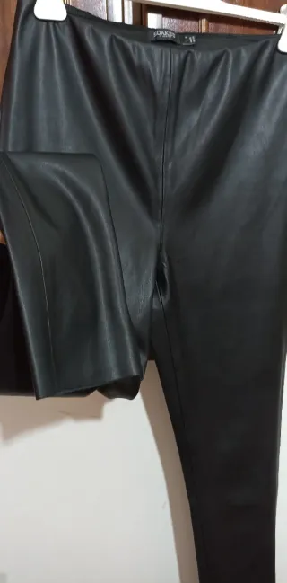 Pantaloni skinny similpelle neri taglia M