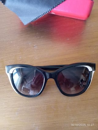 Gafas de sol Carolina Herrera negras y blancas