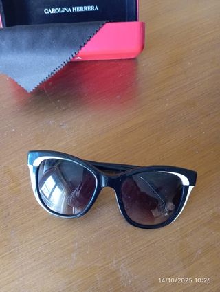 Gafas de sol Carolina Herrera negras y blancas