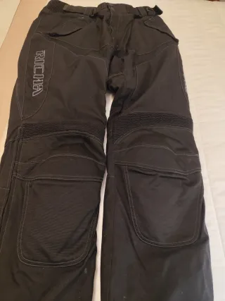 Pantalón de moto Richa negro.