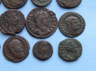 Lote 14 monedas romanas, varios emperadores