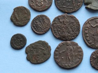 Lote 14 monedas romanas, varios emperadores
