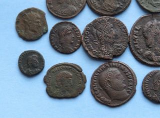 Lote 14 monedas romanas, varios emperadores
