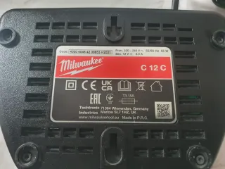 Cargador Milwaukee 18V