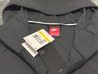 Chaqueta Nike Gris Oscura Talla S/M