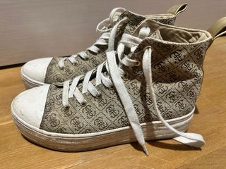 Zapatillas Guess tipo bota con cordones