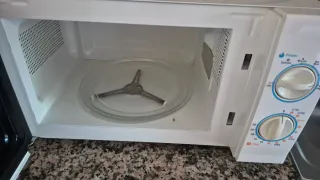Microondas Orbegozo Blanco. SOLO VENTA EN PERSONA 