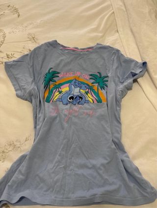Pijama de Stitch con arcoíris