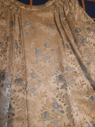 Falda,Corpiño manga corta,lleva manguitos y zapato