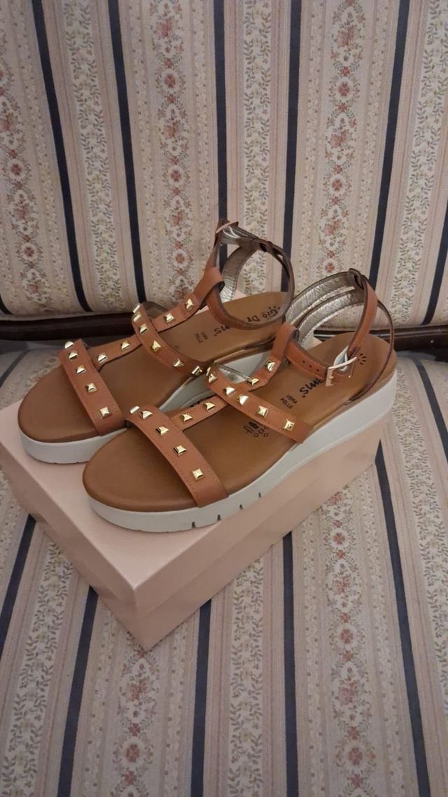 Sandali Gio DP donna marroni con borchie