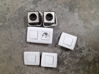 Enchufes e interruptores varios