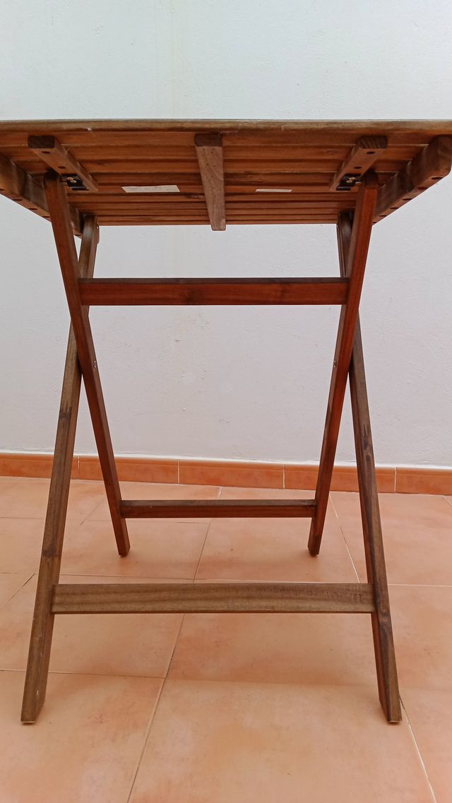 Mesa de jardín plegable de madera