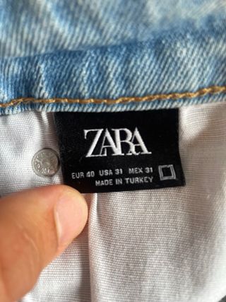 Pantalón vaquero desgastado