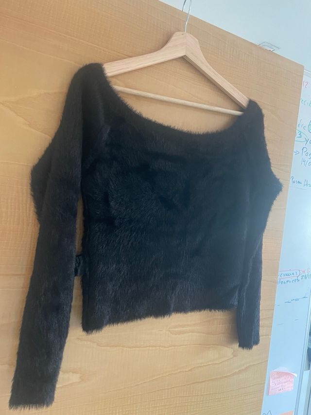 Jersey Negro Hombros Descubiertos