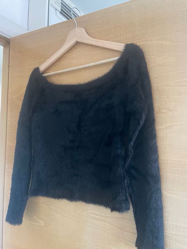 Jersey Negro Hombros Descubiertos